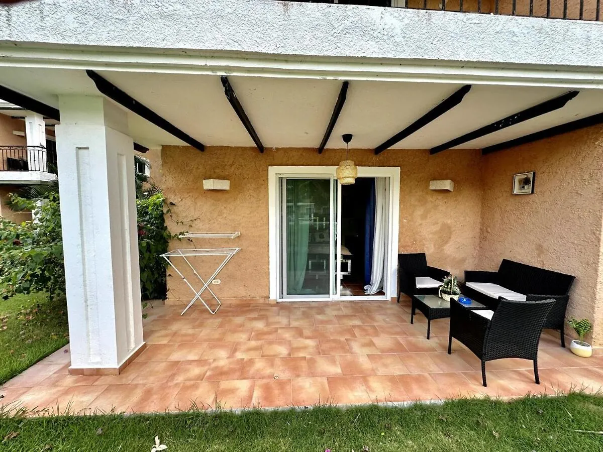 Peaceful 2 Bed Apartment - Pool & Private Beach Access 푼타 카나