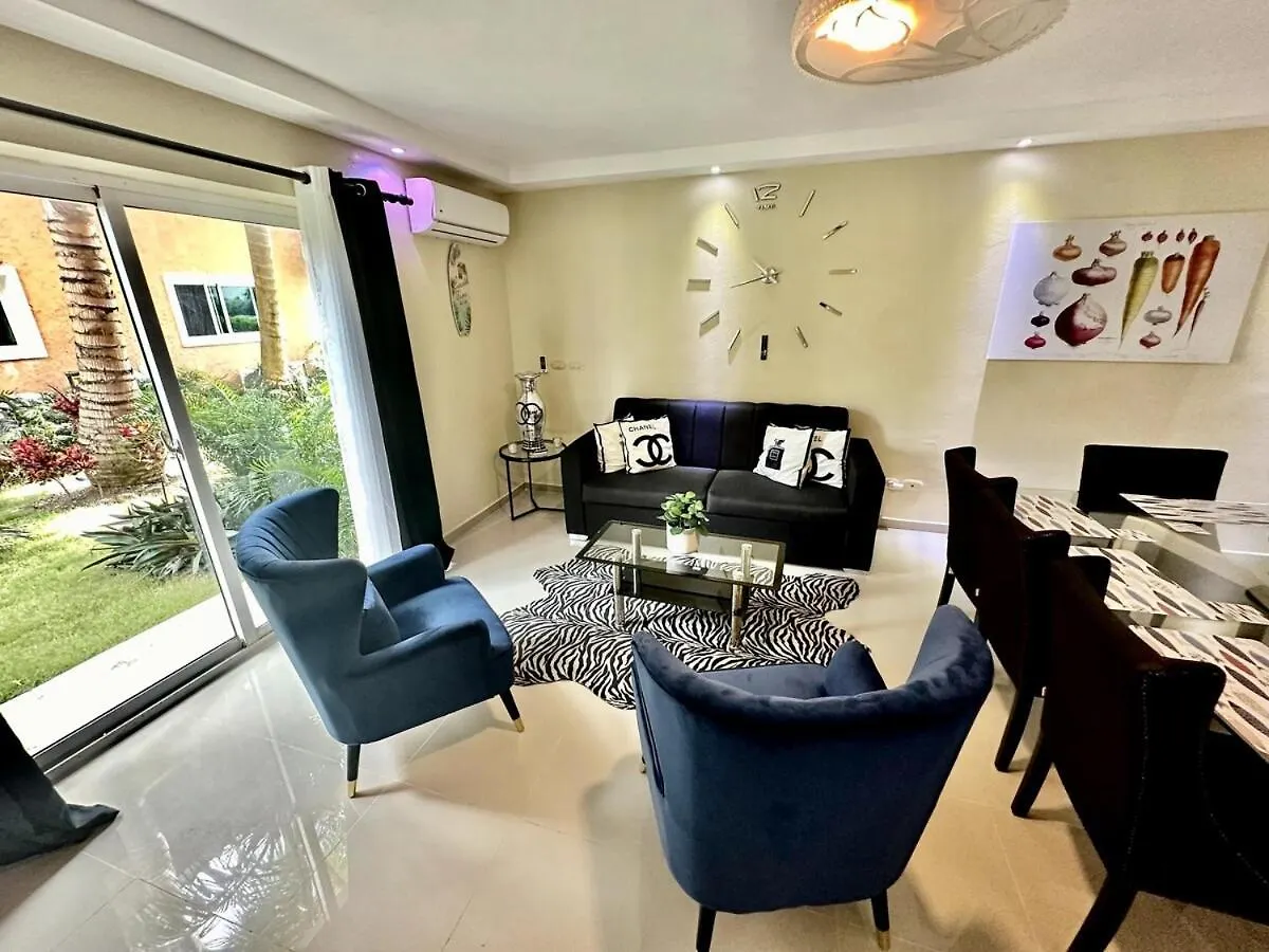 Peaceful 2 Bed Apartment - Pool & Private Beach Access 푼타 카나