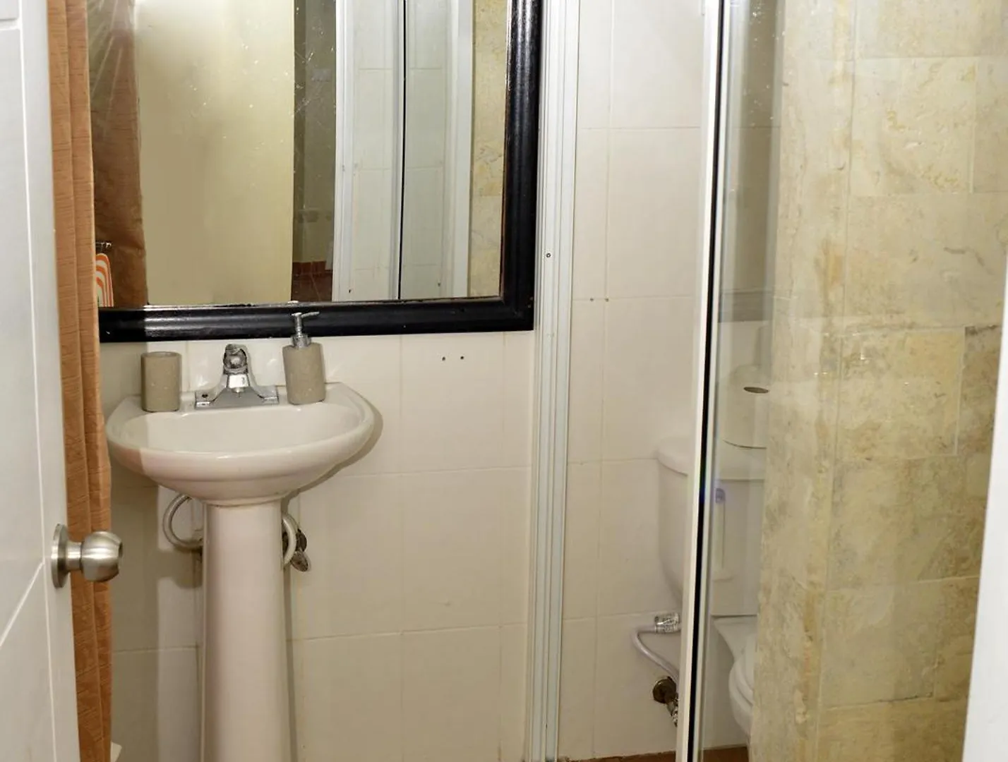 Peaceful 2 Bed Apartment - Pool & Private Beach Access 푼타 카나