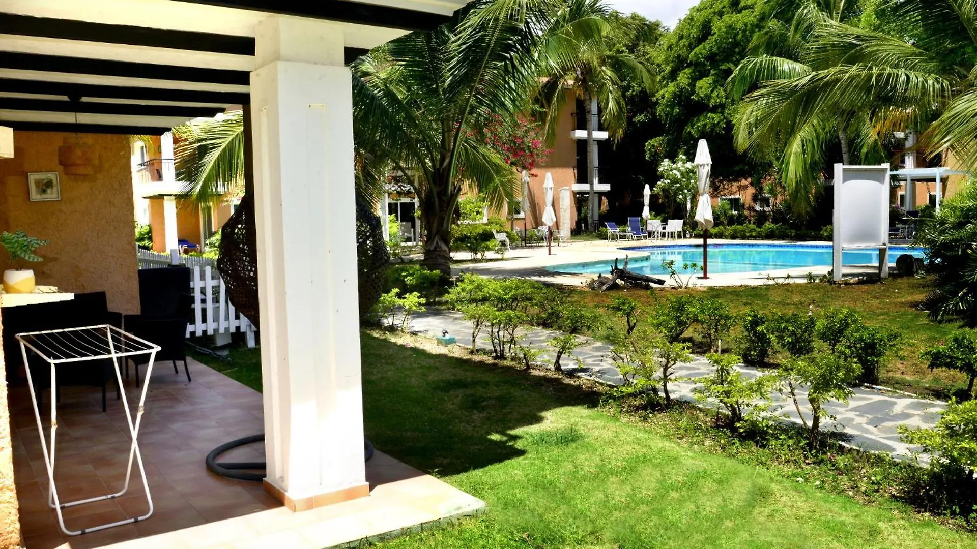 Peaceful 2 Bed Apartment - Pool & Private Beach Access 푼타 카나