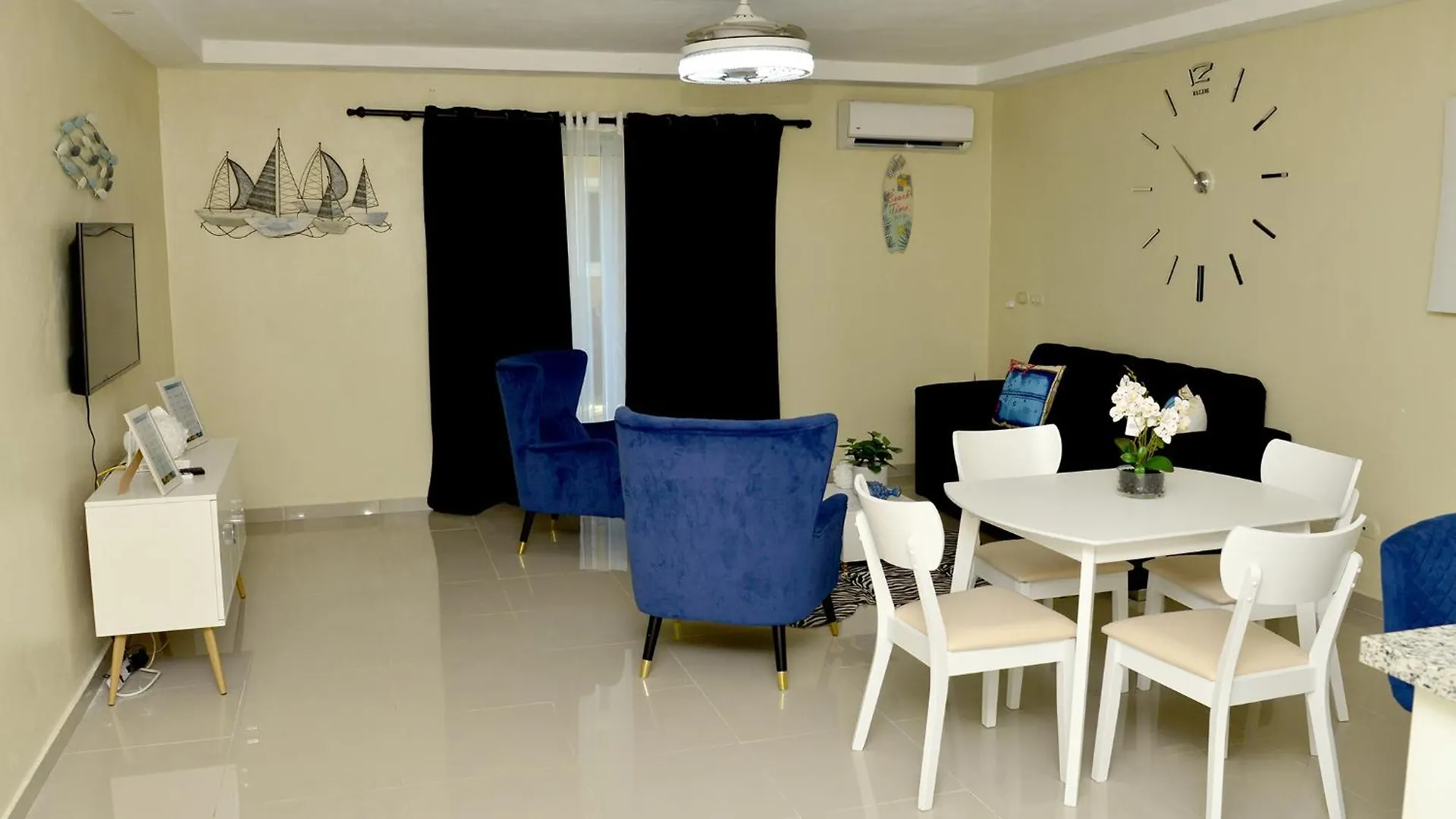 Peaceful 2 Bed Apartment - Pool & Private Beach Access 푼타 카나
